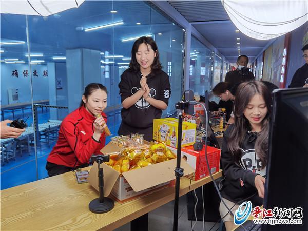 从世界冠军的探秘之旅，看盼盼食品如何炼成冬奥供应品质